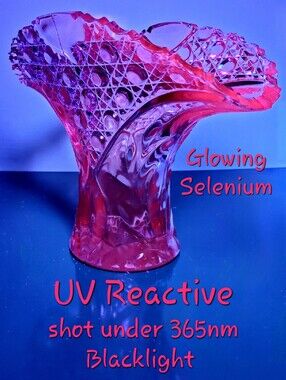 Vtg L.E. Smith Pink Selenium Glass Innovations Diamond Dot Button Fan Bride Vase